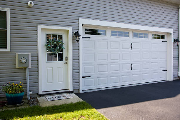 24/7 Emergency Garage Door Panel Replacement experts in Jones County County, MS